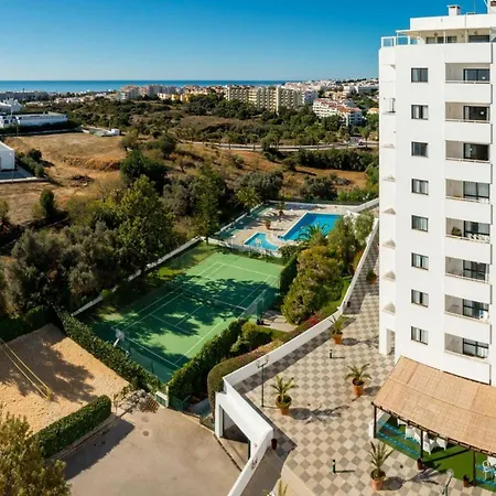 شقة Hopstays - Olympics With Indoor Pool